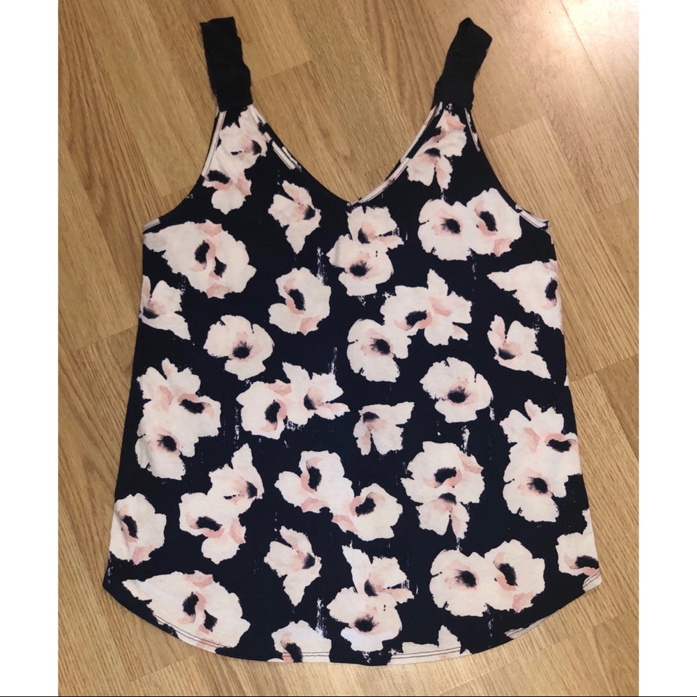 🌸 Floral V-Neck Tank Top